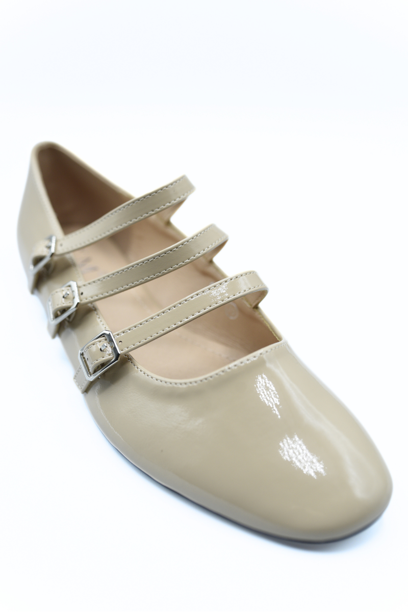 Strappy Buckle Detail Flat Shoes