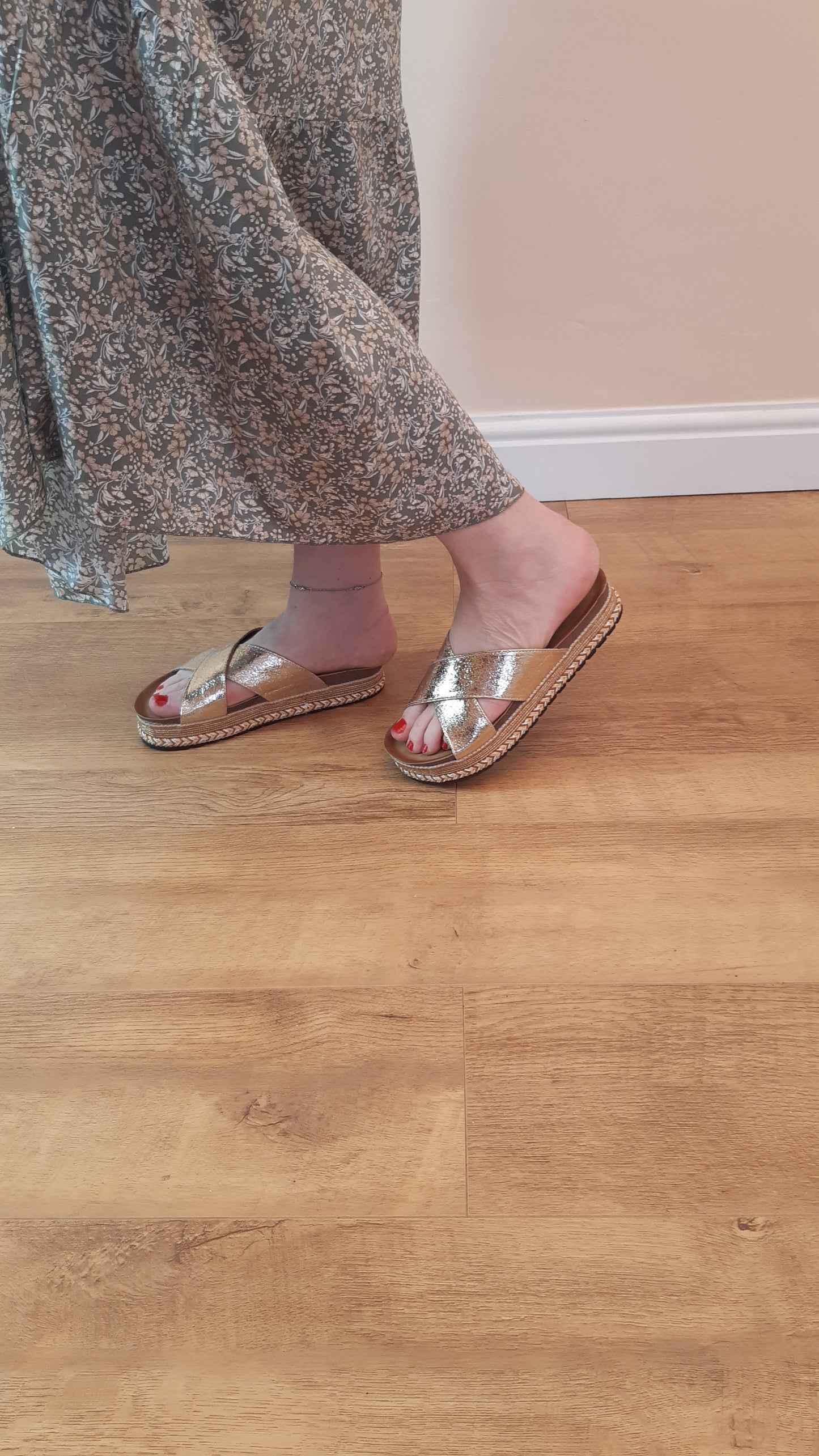 Gold Flatfom Raffia Stappy Sliders