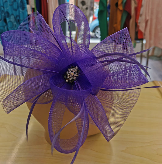 Mesh comb flower fascinator with feathers