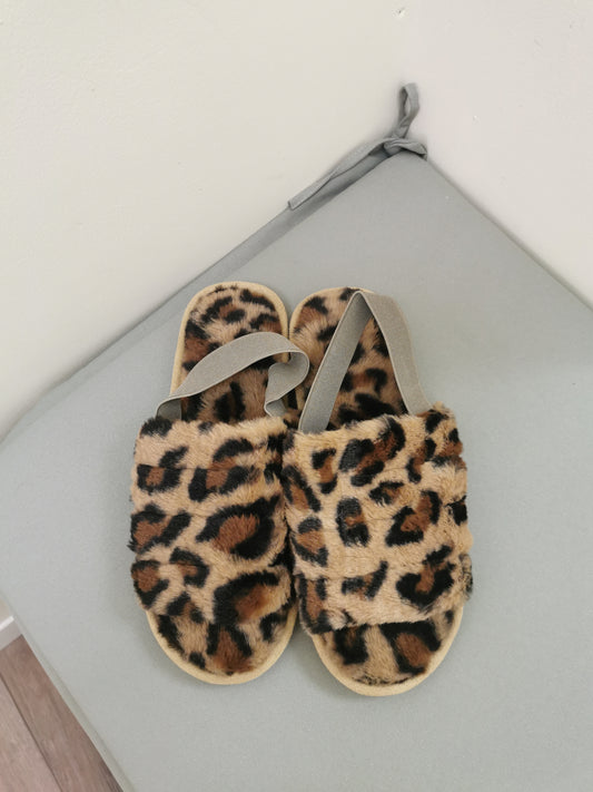 Leopard Print Fluffy Slippers