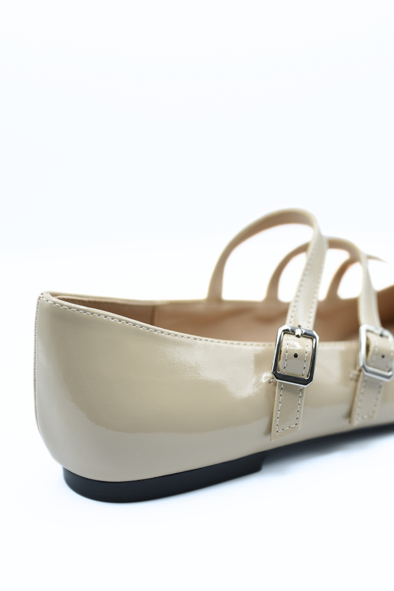 Strappy Buckle Detail Flat Shoes